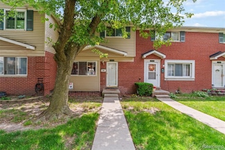 25704 Cambridge Ct, Roseville, MI 48066