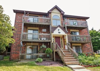 439 Berkshire Dr Unit 26, Crystal Lake, IL 60014