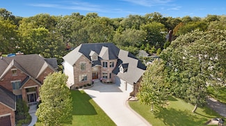 10S356 Skyline Dr, Burr Ridge, IL 60527