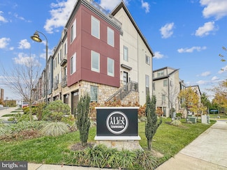 2840 Red Star Ln, Alexandria, VA 22303