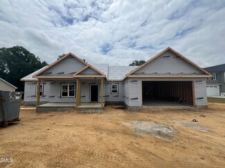 208 Creeks Edge Dr, Pikeville, NC 27863