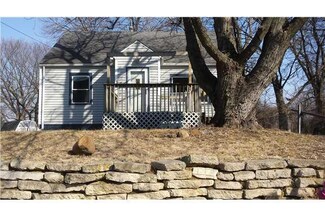 3713 E 29th St, Des Moines, IA 50317