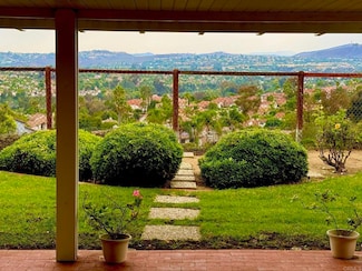 1633 Willowspring Dr N, Encinitas, CA 92024