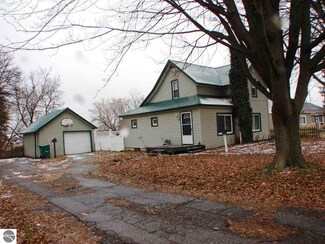213 W Newark St, Ithaca, MI 48847