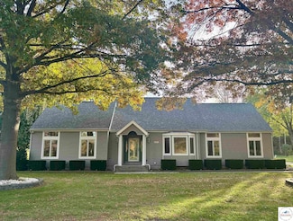 1685 Hedge Apple Dr, Sedalia, MO 65301