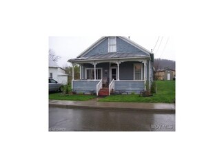 229 Court St, Elizabeth, WV 26143