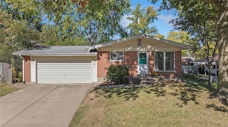 2687 Mckelvey Rd, Maryland Heights, MO 63043