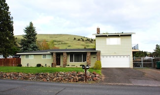 2003 Carlson Dr, Klamath Falls, OR 97603