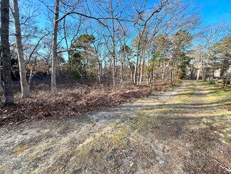 92 Pennsylvania Ave, Vineyard Haven, MA 02568
