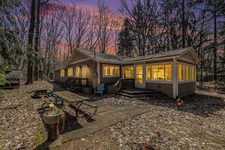 13661 Evergreen Ln, Sawyer, MI 49125