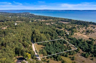 5795 Lodgepole Rd, Harbor Springs, MI 49740