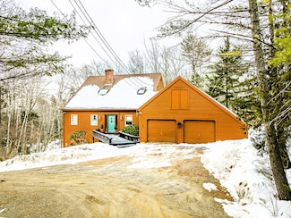 11 Ocean Dr, Lincolnville, ME 04849