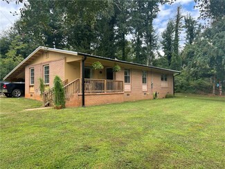 705 Sherwood Dr, Seneca, SC 29678