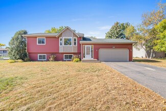 11113 Wisconsin Ave N, Champlin, MN 55316