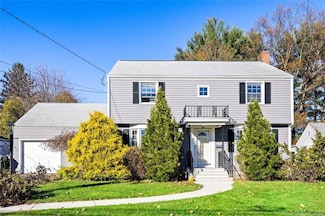 154 Mohawk Dr, West Hartford, CT 06117
