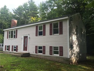 44 Woodridge Dr, Buxton, ME 04093