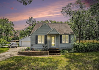 1512 Holton Rd, Muskegon, MI 49445