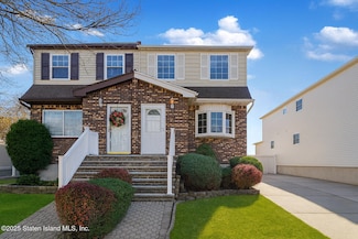 11 Ironwood St, Staten Island, NY 10308