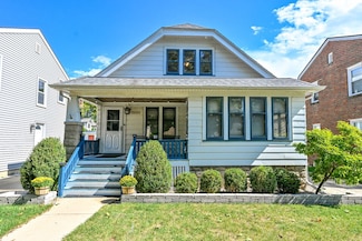 2620 N 70th St, Wauwatosa, WI 53213