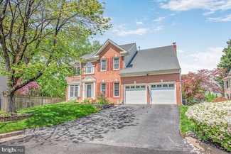 8102 Creekview Dr, Springfield, VA 22153