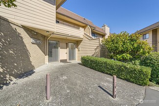 912 S 248th St Unit 17, Des Moines, WA 98198