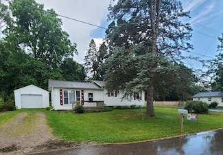 901 Helena Ave, Jackson, MI 49203