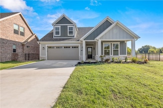 4447 W Huron Loop, Fayetteville, AR 72704