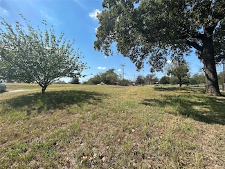 301 Cottonwood St, Comanche, TX 76442