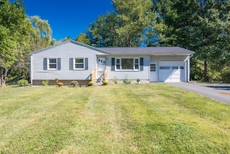 40 Farmington Rd, Amherst, MA 01002