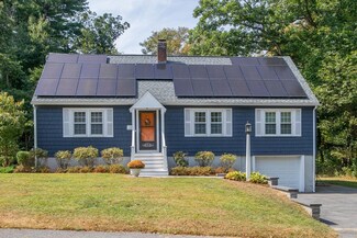 6 Laurel Ln, Walpole, MA 02081