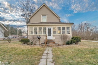 310 N Cedar St, Imlay City, MI 48444
