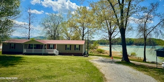 1274 Cedar Hills Rd, Dandridge, TN 37725
