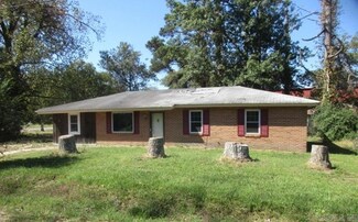 1031 N Trotter St, Dermott, AR 71638