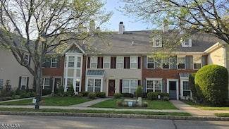 1047 Cumberland Ct, Mahwah, NJ 07430