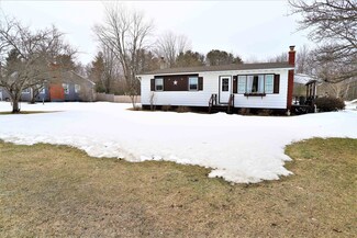 11 Pike Place, Newport, VT 05855