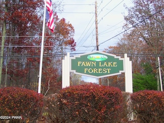 184 Lower Lakeview Dr, Lords Valley, PA 18428