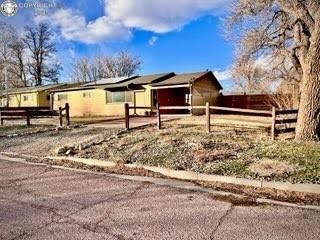 927 Oak Ave, Cañon City, CO 81212