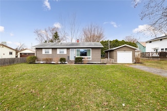 12 Fairlawn Dr, Honeoye Falls, NY 14472