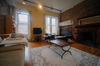 67 W 83rd St Unit 3R, New York, NY 10024