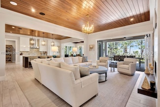 16 Juniper Ln, Hilton Head Island, SC 29928
