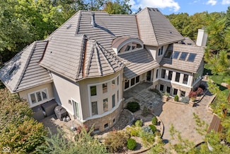 10821 Club Point Dr, Fishers, IN 46037