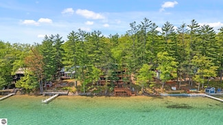 922 W Bear Lake Rd NE, Kalkaska, MI 49646