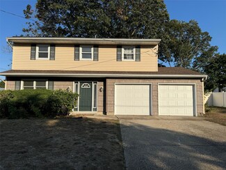 3 Mueller Dr, Selden, NY 11784