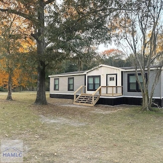 678 W 3rd St, Springfield, GA 31329