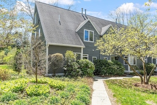 4 Greenfield Ln, Concord, MA 01742