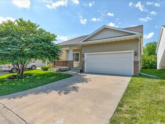10103 N Glenstone Ct, Johnston, IA 50131