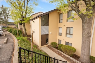 2034 Swallow Hill Rd Unit 420, Pittsburgh, PA 15220