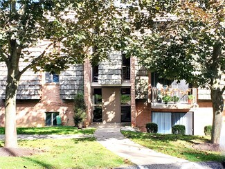 912 Forest Green Dr, Coraopolis, PA 15108