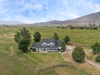 801 Larson Ln, Coleville, CA 96107
