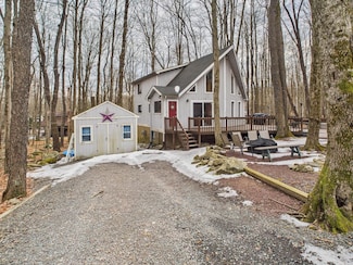 194 Wyomissing Dr, Pocono Lake, PA 18347
